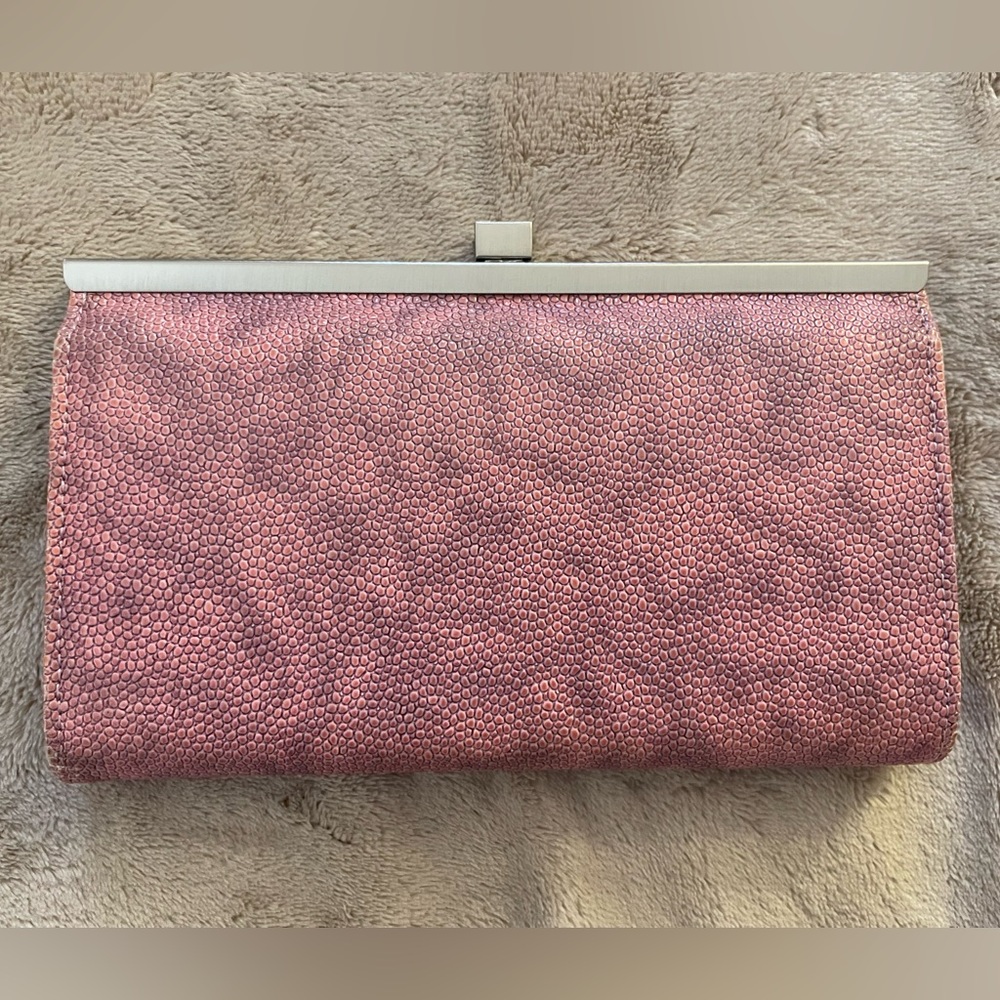 Wallet 
Purple pebble
7.5” x 4.5”